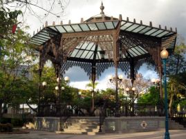 Central pavilion resembling the Arab kiosk of the 1882 expo.